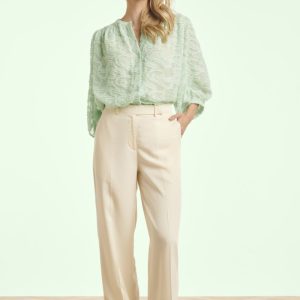 Airy Elegance Bluse in Zartgrün