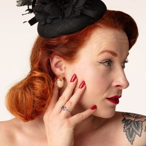The Duchess Fascinator in Schwarz